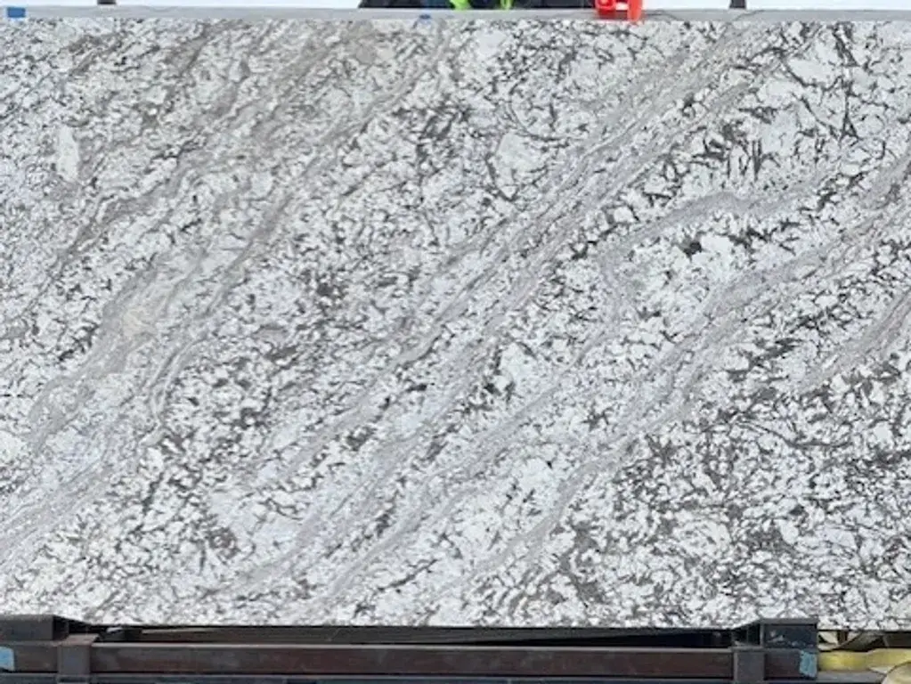 Detailed marble pattern with veins